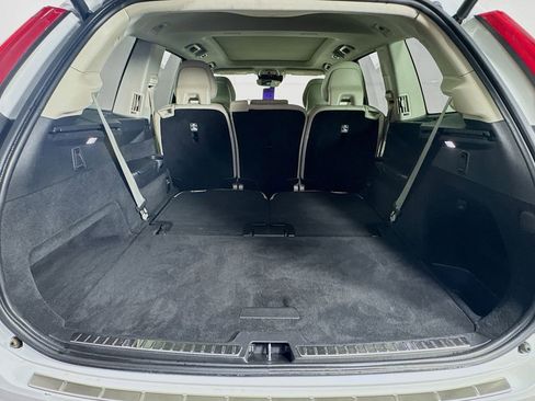 Used 2021 Volvo XC90 T6 Momentum image 30
