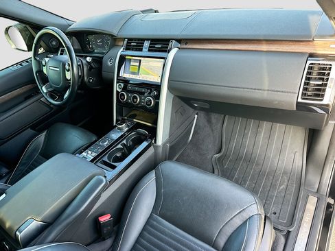 Used 2019 Land Rover Discovery HSE image 34