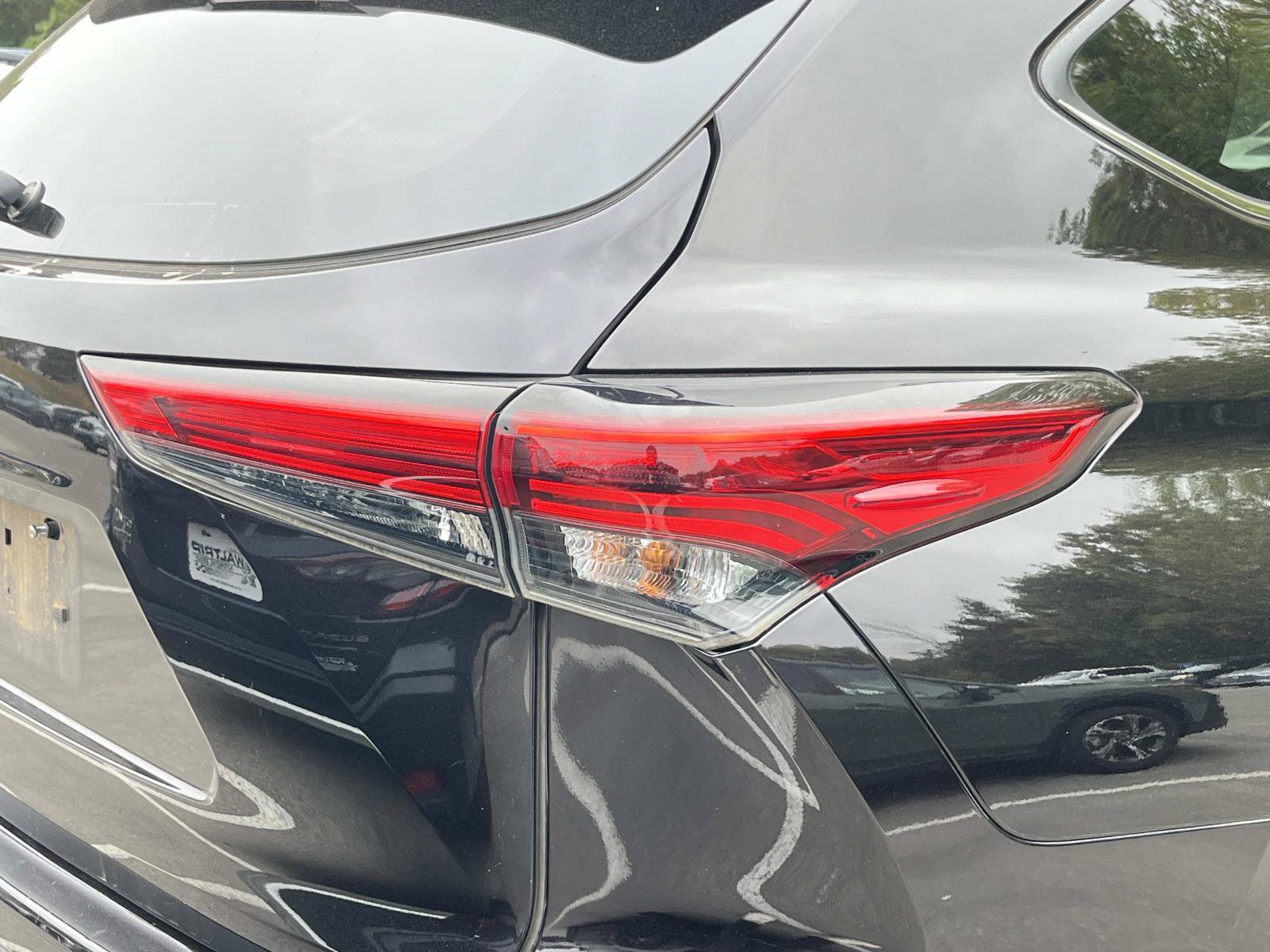 Used 2022 Toyota Highlander XLE FWD image 18