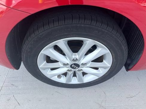 Used 2017 Kia Forte S w/ S Technology Package FWD image 9