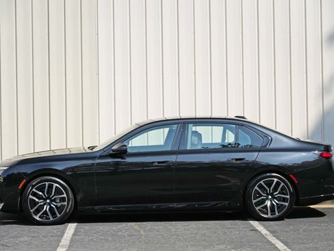 Used 2023 BMW i7 xDrive60 w/ Executive Package 2 AWD/4WD image 70