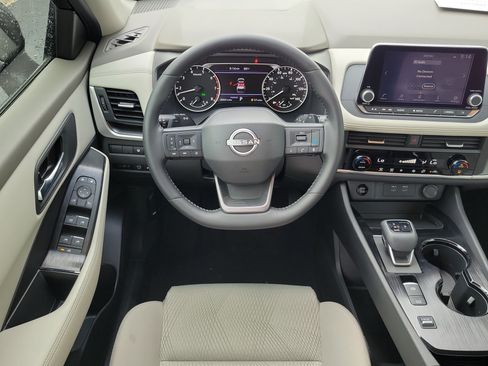 Certified 2025 Nissan Rogue SV FWD image 16