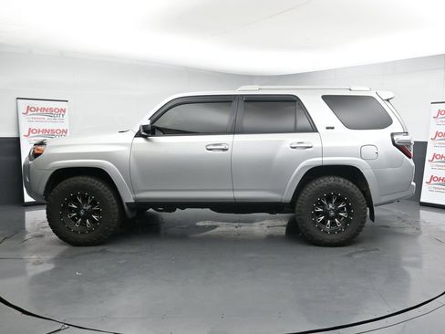 Used 2016 Toyota 4Runner SR5 image 5