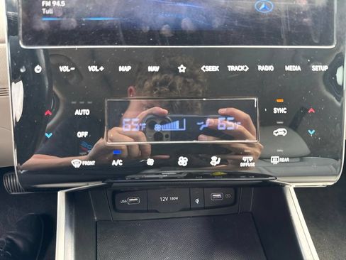 Used 2023 Hyundai Tucson Limited AWD/4WD image 18
