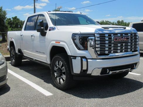 Used 2024 GMC Sierra 2500 Denali w/ Denali Reserve Package AWD/4WD image 1