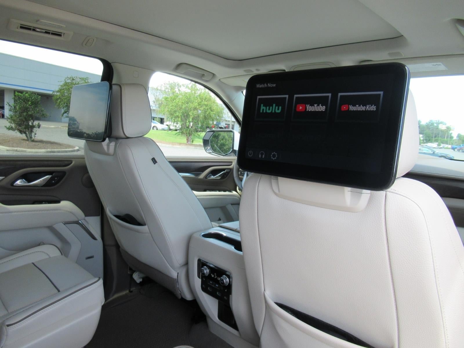 Used 2024 GMC Yukon XL Denali RWD image 16