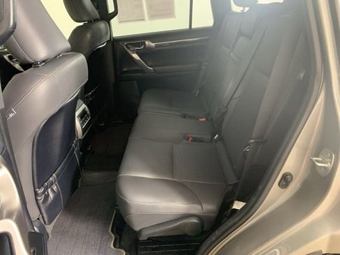 Used 2023 Lexus GX 460 Premium w/ Premium Package image 24