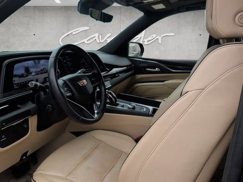 Used 2024 Cadillac Escalade Premium Luxury image 19