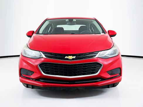 Used 2017 Chevrolet Cruze LT w/ Convenience Package FWD image 2