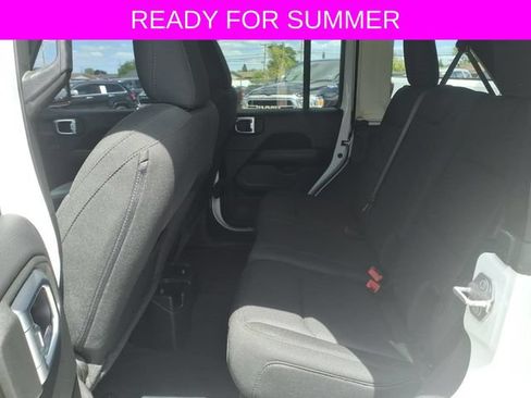 Used 2022 Jeep Wrangler Unlimited Sahara AWD/4WD image 19