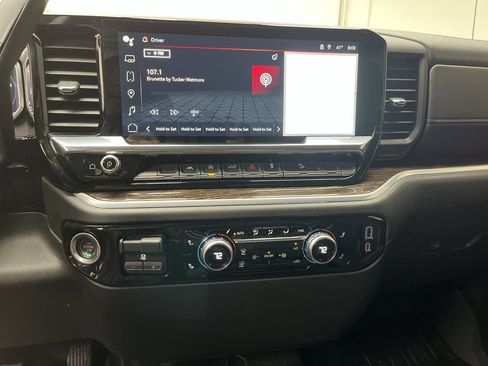 Used 2024 GMC Sierra 1500 Elevation w/ LPO, Elevation Black Package AWD/4WD image 19