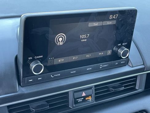 Used 2025 Honda Pilot Sport image 16