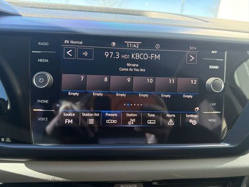 Certified 2022 Volkswagen Taos SE w/ Panoramic Sunroof Package image 21