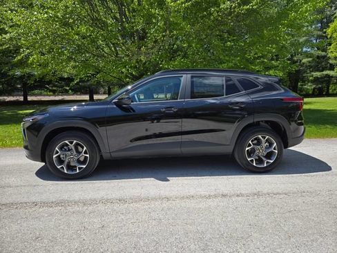 New 2026 Chevrolet Trax LT w/ Driver Confidence Package FWD image 2