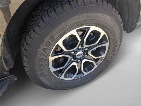 Used 2024 Ford Expedition XLT AWD/4WD image 19