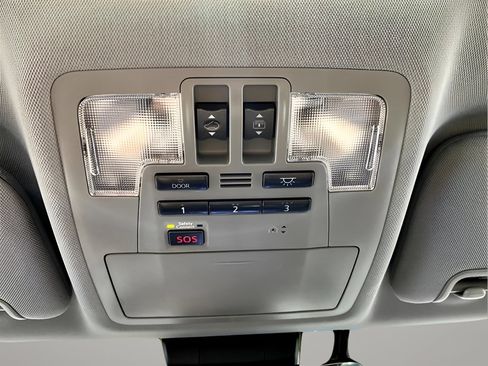 Used 2018 Toyota Highlander Limited Platinum image 13