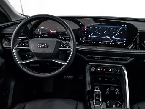 Certified 2025 Audi Q5 Premium w/ Convenience Package AWD/4WD image 9