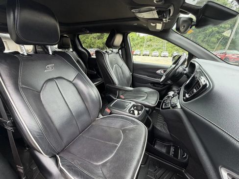 Used 2019 Chrysler Pacifica Limited w/ Advanced Safetytec Group FWD image 15