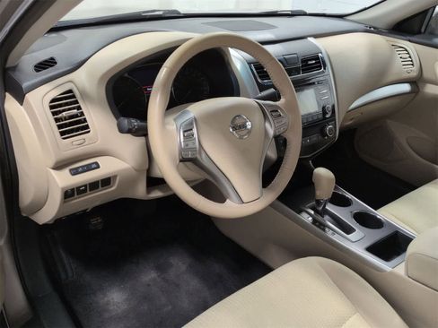 Used 2015 Nissan Altima 2.5 SV image 10