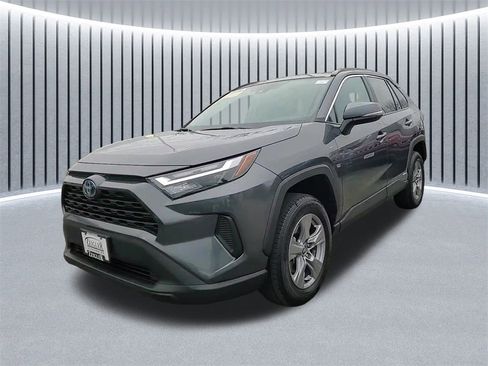 Used 2022 Toyota RAV4 XLE image 8