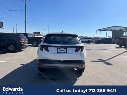 New 2025 Hyundai Tucson SE image 6