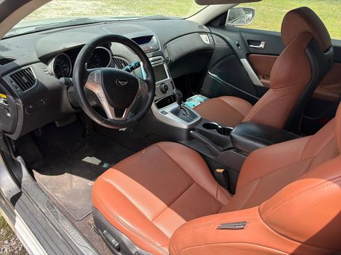 Used 2010 Hyundai Genesis 3.8 RWD image 8