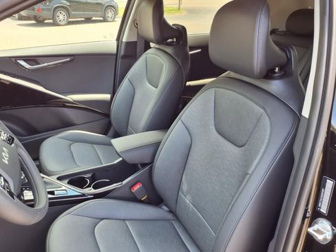 New 2025 Kia Niro SX image 12
