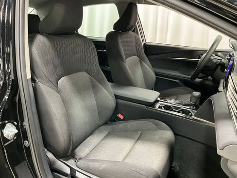 Used 2025 Toyota Camry LE image 9