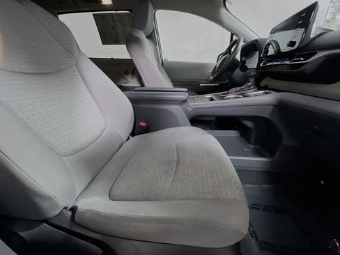 Used 2023 Toyota Sienna LE image 31