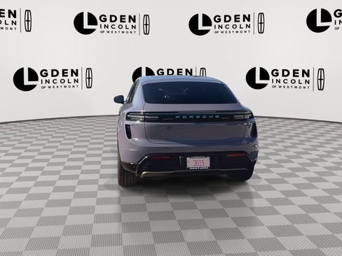 Used 2025 Porsche Macan Turbo Electric AWD/4WD image 7