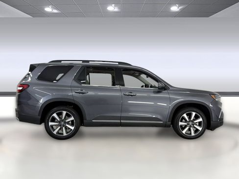 Used 2024 Honda Pilot Touring image 8