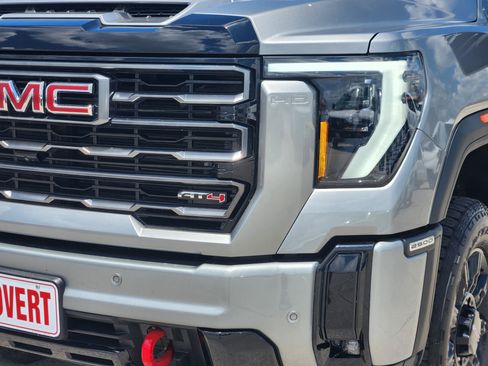 Used 2025 GMC Sierra 2500 AT4 AWD/4WD image 8
