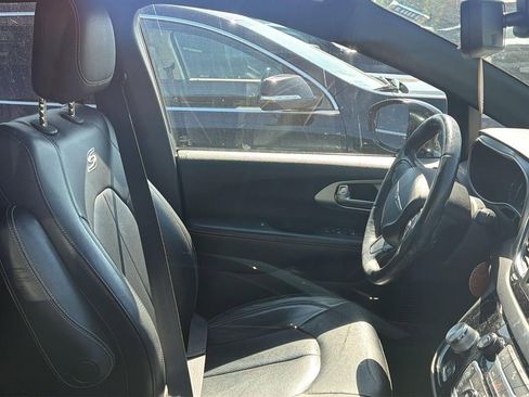 Used 2020 Chrysler Pacifica Touring-L FWD image 7