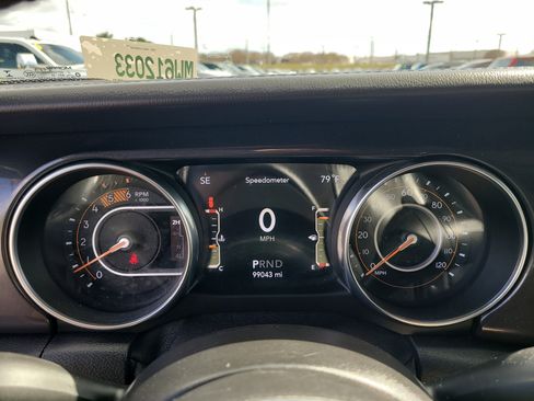 Used 2021 Jeep Wrangler Unlimited Sahara image 28