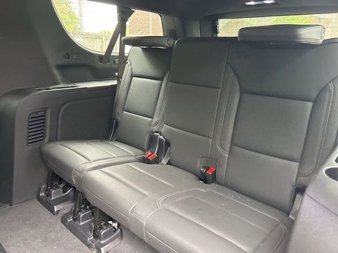 Used 2025 Chevrolet Suburban High Country AWD/4WD image 16