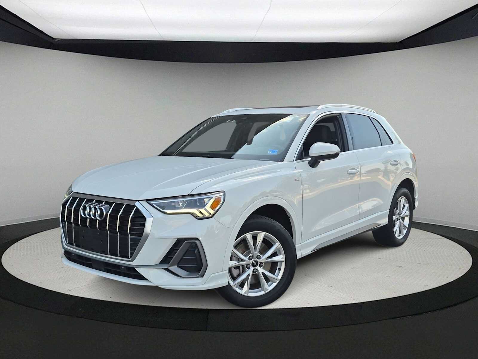 Used 2023 Audi Q3 2.0T Premium w/ Convenience Package AWD/4WD image 1
