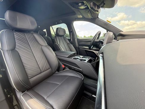 Certified 2026 Cadillac Vistiq Platinum w/ LPO, Floor Liner Package AWD/4WD image 32