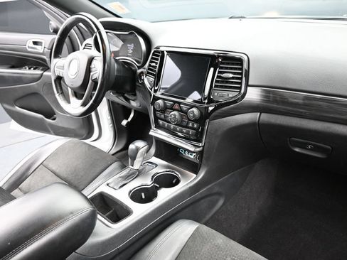 Used 2020 Jeep Grand Cherokee Altitude RWD image 25