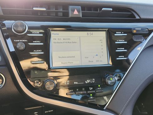 Used 2018 Toyota Camry XSE image 34