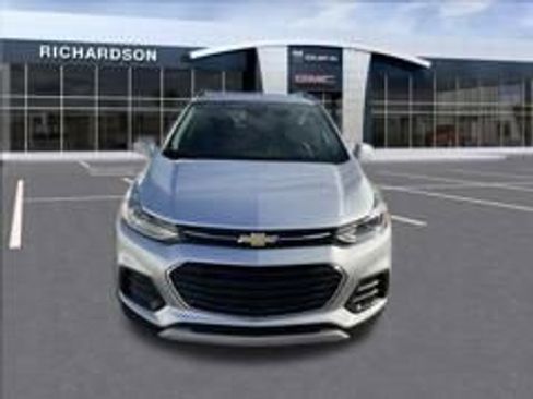 Used 2019 Chevrolet Trax LT w/ LT Convenience Package AWD/4WD image 9