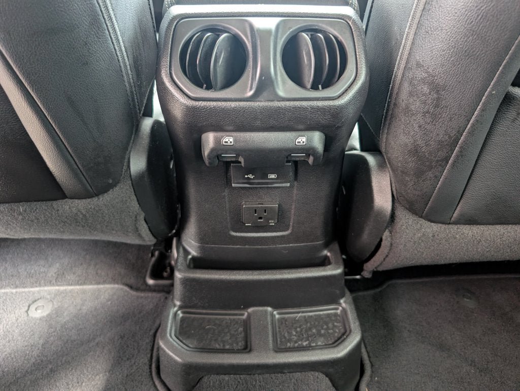 Used 2018 Jeep Wrangler Unlimited Sahara AWD/4WD image 28