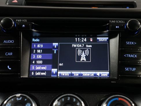 Used 2016 Toyota RAV4 LE image 17