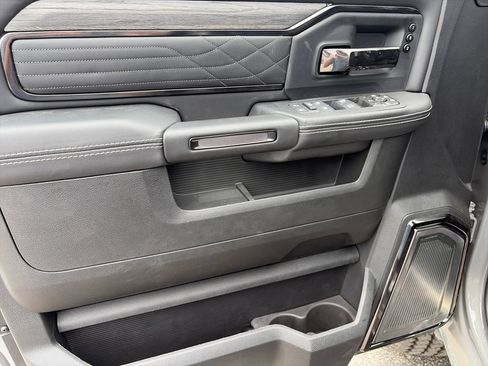 New 2026 RAM 2500 Limited AWD/4WD image 17