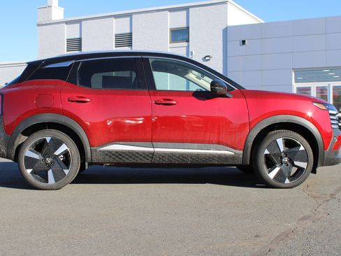 Used 2025 Nissan Kicks SR AWD/4WD image 3