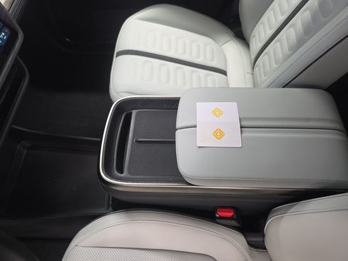 Used 2025 Rivian R1S Adventure Dual AWD/4WD image 31
