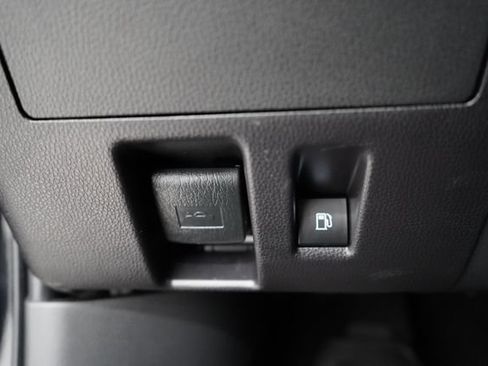 Used 2023 Toyota Highlander XLE AWD/4WD image 23