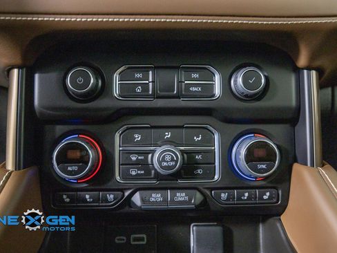 Used 2023 Chevrolet Tahoe High Country AWD/4WD image 23