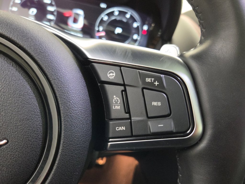 Used 2022 Jaguar F-TYPE R-Dynamic AWD/4WD image 26