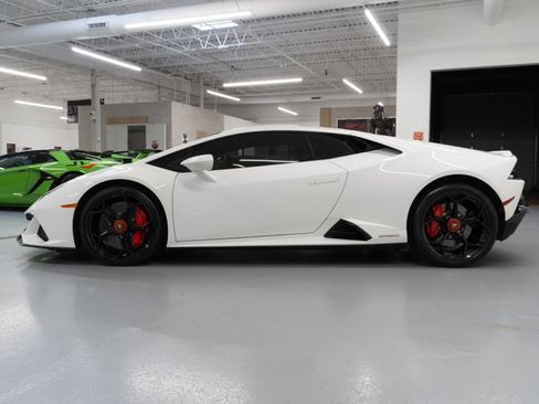 Used 2020 Lamborghini Huracan EVO image 7