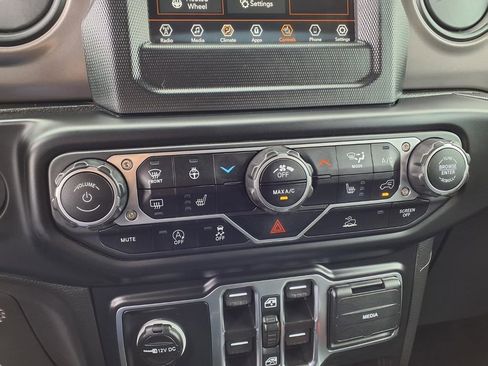 Used 2022 Jeep Wrangler Unlimited Sport AWD/4WD image 9